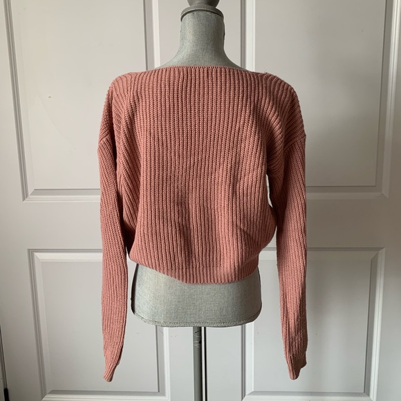 Boohoo Cropped V Neck Sweater - Picture 4 of 5